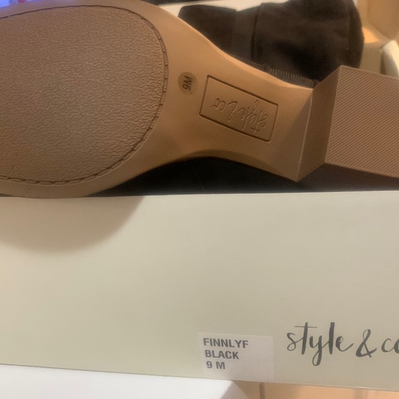 Knee-High Suede Black Boot with wooden block heel! Side zipper and elastic band - Picture 2 of 8